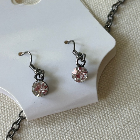 Pear, solitaire and marquee, cut, clear crystals, black, gunmetal tone set - Picture 3 of 4